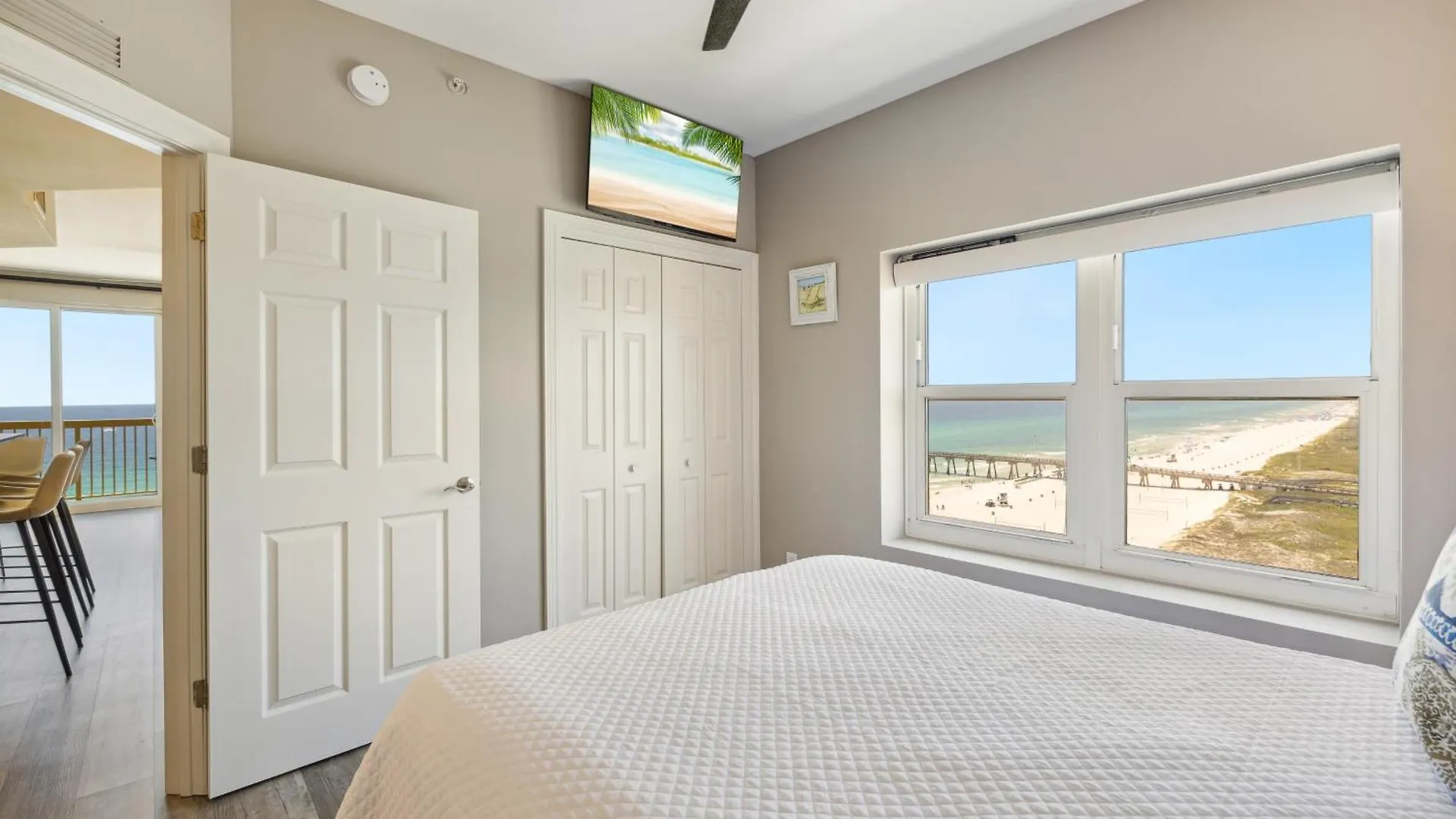 Calypso 2-1009 Beautiful Ocean Views With Beach Front Balcony! Panama City Beach Apartment
